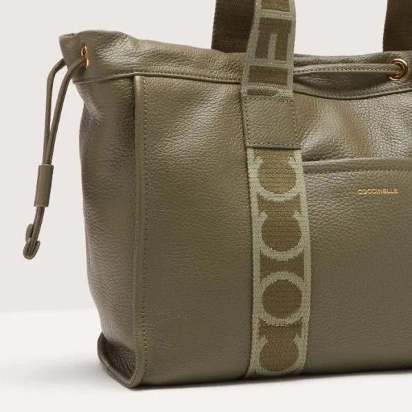Coccinelle 2day Signature Medium Laurel Green Women Coccinelle Tote Bags Coccinelle 2day Signature Medium Laurel Green Women Coccinelle Tote Bags