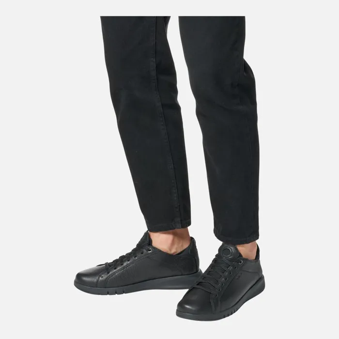 Man Geox Sneakers AERANTIS MAN Black Leather Shoes Black