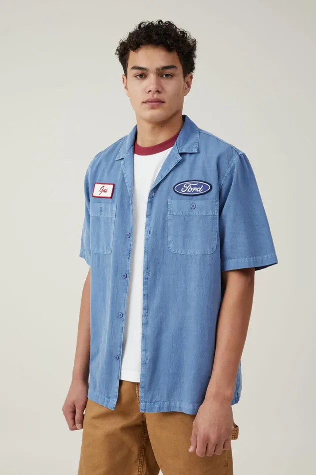 Men Shirts and Polos Cotton On Ford Mechanic Short Sleeve Shirt Lcn For Faded Indigo