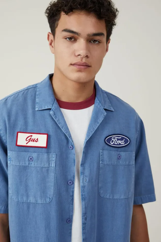 Men Shirts and Polos Cotton On Ford Mechanic Short Sleeve Shirt Lcn For Faded Indigo