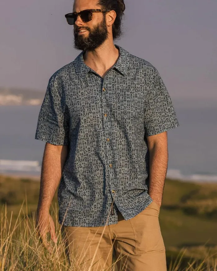 Passenger Clothing Cove Organic Cotton Short Sleeve Shirt Blue Mini Geo Men Shirts