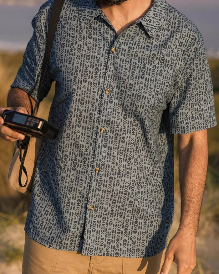 Passenger Clothing Cove Organic Cotton Short Sleeve Shirt Blue Mini Geo Men Shirts