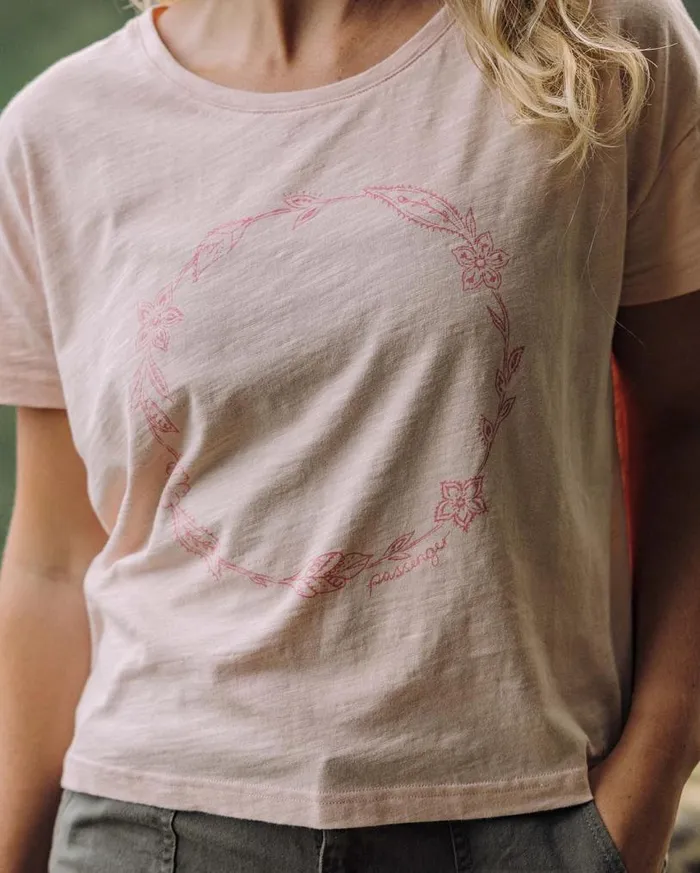 Passenger Clothing Daisy Chain Recycled Cotton TShirt Peach Whip Women Tops and TShirts