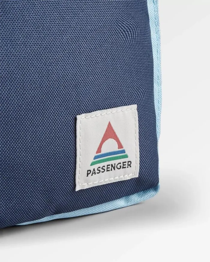 Passenger Clothing Travel Recycled Wash Kit Navyblue WomenMen Backpacks and Bags