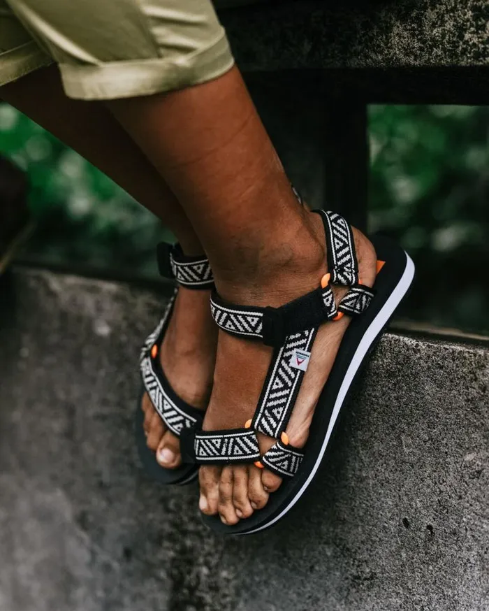 Passenger Clothing Venice Sandal Black White Pattern Women Flip Flops and Sandals