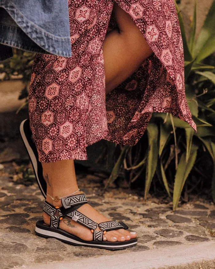 Passenger Clothing Venice Sandal Black White Pattern Women Flip Flops and Sandals