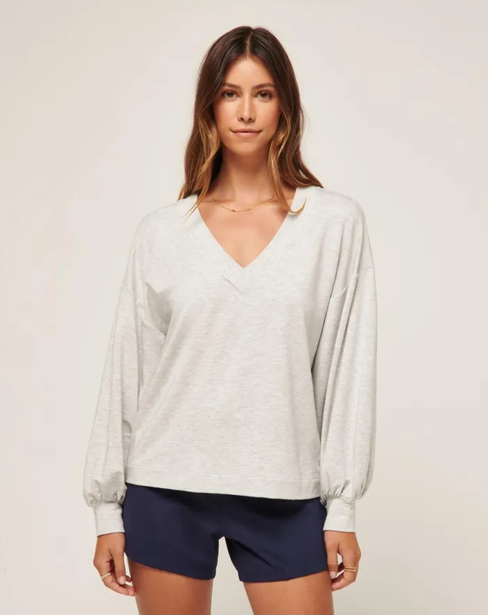 Women Shirts and Tops TravisMathew CLOUD TERRY VNECK TOP Heather Light Grey
