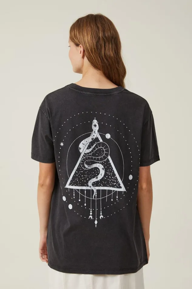 Women Tops Cotton On The Oversized Graphic Tee Serpentblack