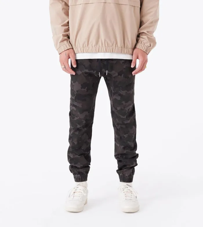 Zanerobe Pants Men Sureshot Jogger Dk Camo